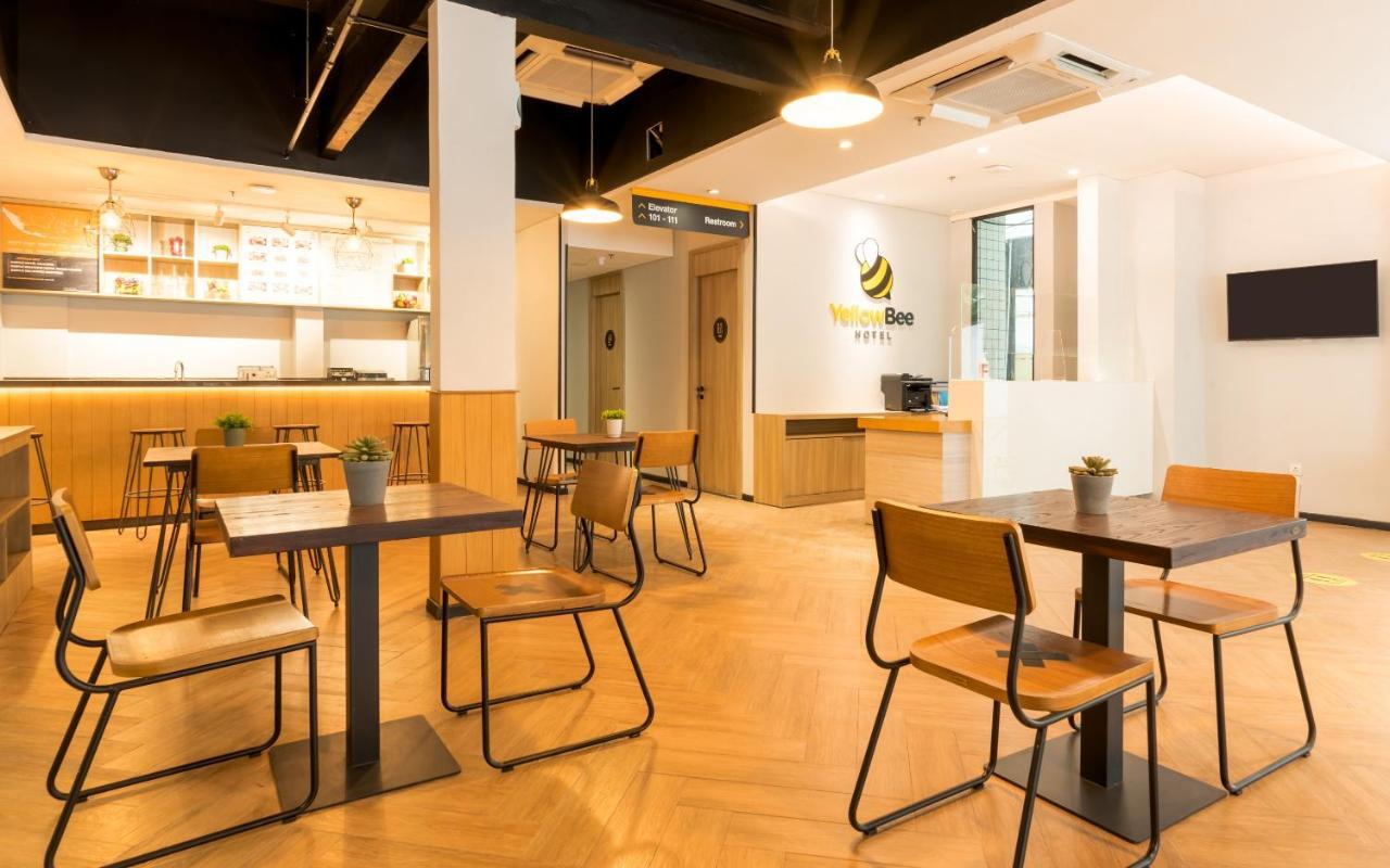 Yellow Bee Tanah Abang Jakarta Exterior photo