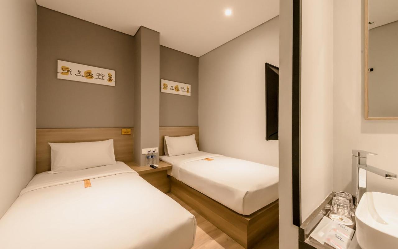 Yellow Bee Tanah Abang Jakarta Exterior photo