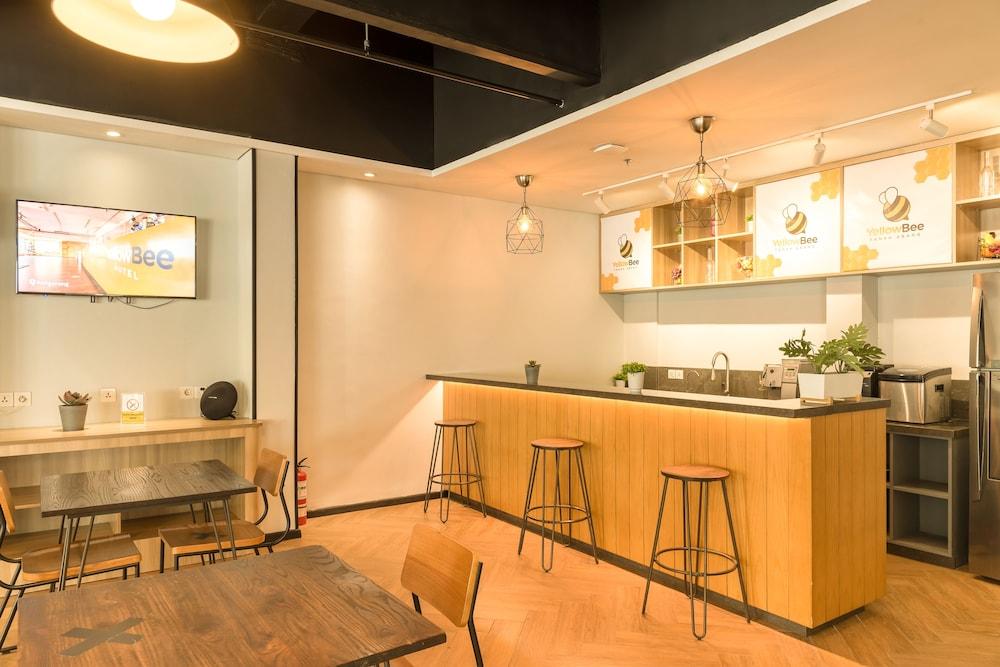 Yellow Bee Tanah Abang Jakarta Exterior photo