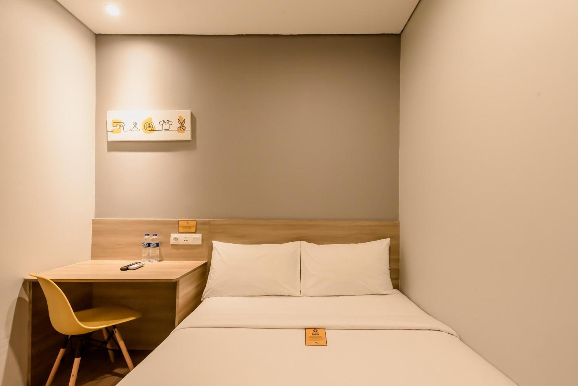 Yellow Bee Tanah Abang Jakarta Room photo
